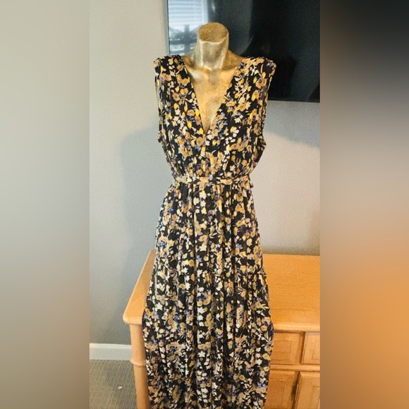 Stunning Boho maxi sundress navy floral with gold metallic detail fully lined - Picture 3 of 6